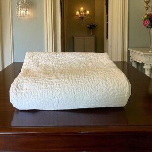 Pine Cone Hill Fine Linens Matelassé White Coverlet 73”x93”